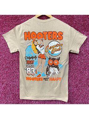 Hooters Country Club Delightfully Tacky Since 83 T-Shirt Small